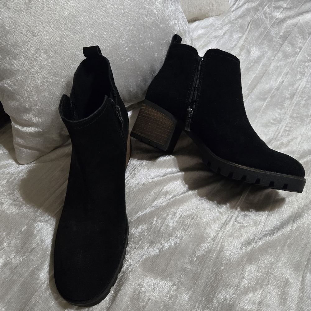 Suede Black Ankle Booties By Eva And Zoe, Size 8 NWOT